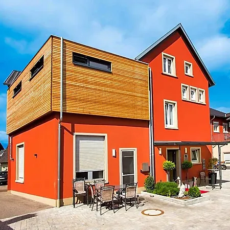 Loewen Garni -
