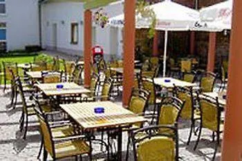 Loewen Garni -