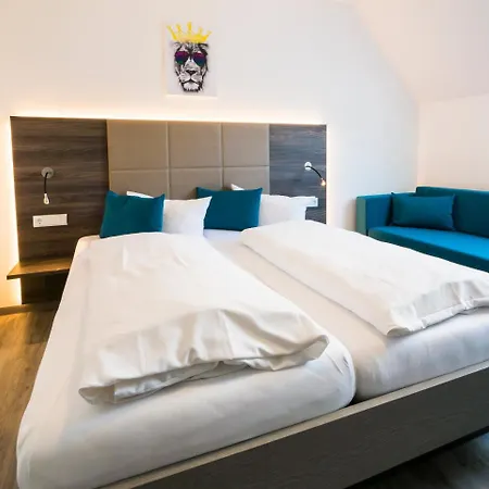 Loewen Garni - ホテル 3*