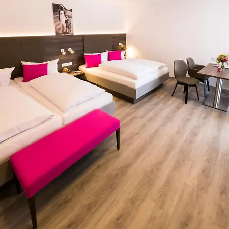 ホテル Loewen Garni - 3*