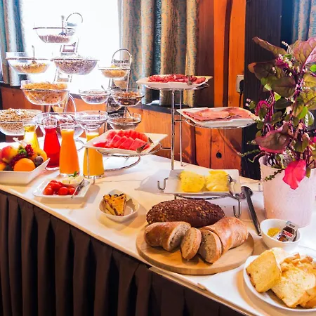 Loewen Garni - ホテル ルスト