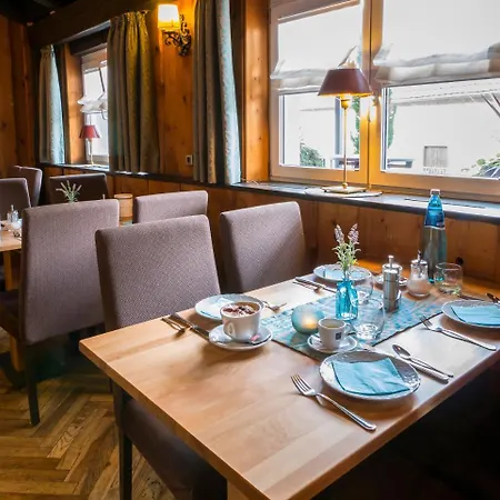 ホテル Loewen Garni - 3*