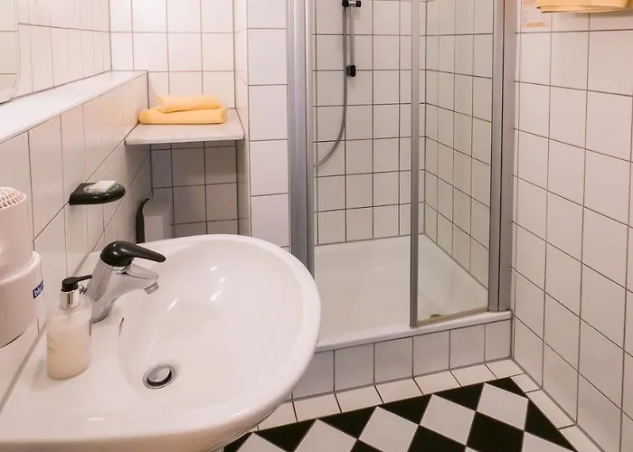 Hotel Loewen Garni - 3*